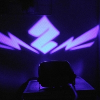 проектор заднего бампера suzuki проекция логотипа на бампер