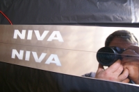 накладки на пороги с подсветкой niva зеркальные накладки на пороги c подсветкой