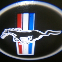 Беспроводная подсветка дверей с логотипом Ford Mustang