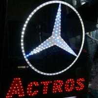 Светящийся логотип MERCEDES грузовика