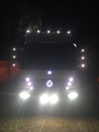 светящийся логотип mercedes для грузовика тягача Atego,Светящийся логотип Mercedes-Benz зеркальное серебро с хром отделкой с 2D гравировкой надписи Mercedes.Эффектный зеркальный дизайн эмблемы Mercedes,эргономичная конструкция и высокое качество исполнени
