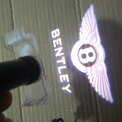 Штатная подсветка дверей Bentley